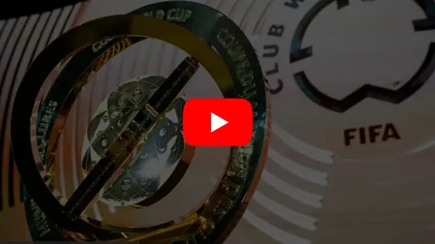 苏神热情拥抱梅西，梅西瞪眼竖拇指展可爱姿态