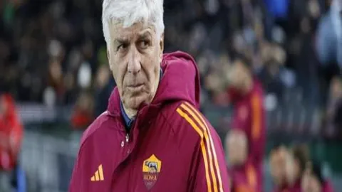 三连冠征程告急，曼联能否逆转战局，捍卫荣耀之战一触即发！