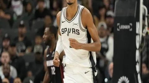 迪奥曼德表现卓越，27场贡献11球6助，身价激增